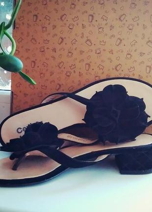 Босоножки чёрные замшевые ,, шлёпки с цветком ,, шлепки на каблуке1 фото