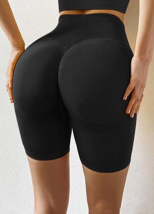 Черные бесшовные шорты для фитнеса с эффектом пуш ап