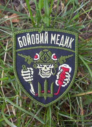 Шеврон боевой медик на липучке шеврон для медика