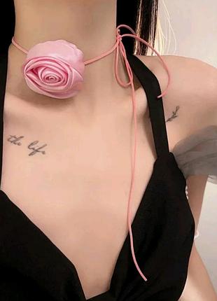 Чокер ожерелье с большим  цветком кружевное роза цветок на шею на шнурке шнурок у2к y2k в стиле 90х 2000х украшение руку талию
