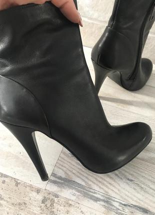 Шкіряні ботільйони zara