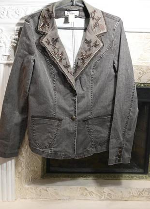 Куртка джинсова коричнево сіра на ґудзиках фірми linea tesini .