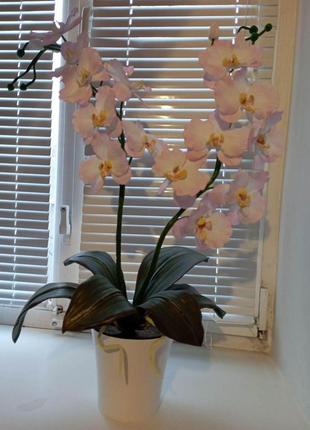 Штучна орхідея  в вазоні на дві гілочки1 фото