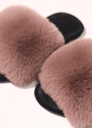 Тапочки женские пушистые меховые с открытым носком цвет кофейный6 фото