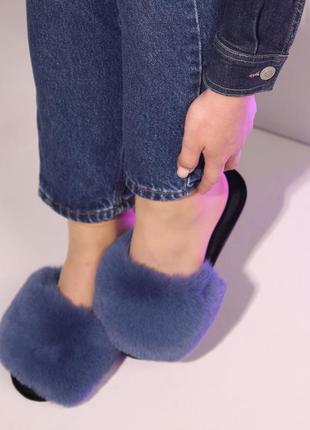 Тапочки женские пушистые меховые с открытым носком цвет синий5 фото
