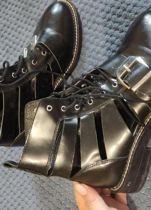 Стильные кожаные открытые ботинки туфли с бляшками в стиле balenciaga