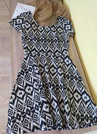 Платье в орнамент