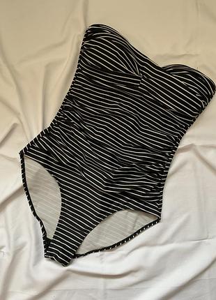 Купальнйик в полоску суцільний