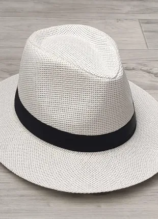 Летняя шляпа федора белая с черной лентой (949)