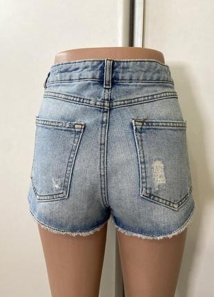Короткие джинсовые шорты с потертостями No44810 фото