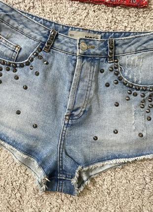 Короткие джинсовые шорты с потертостями No4482 фото