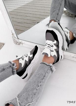 Серые с белым черным комбинированные кроссовки с сеткой в сетку на белой толстой подошве2 фото