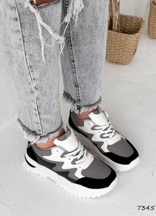 Серые с белым черным комбинированные кроссовки с сеткой в сетку на белой толстой подошве6 фото