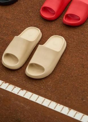 Шльопанці гладкі бежеві