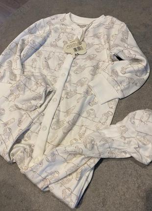 Чоловічок з закритими ногами та довгим рукавом