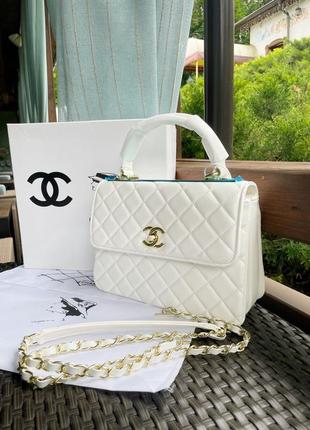 Сумка в стилі chanel sac a rabat avec біла з пресованої шкіри