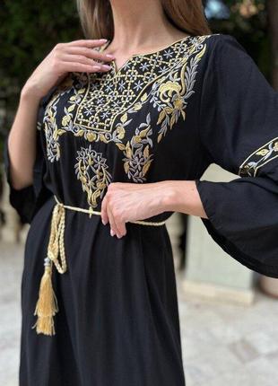 Этническое эксклюзивное длинное сатиновое платье платья вышиванка