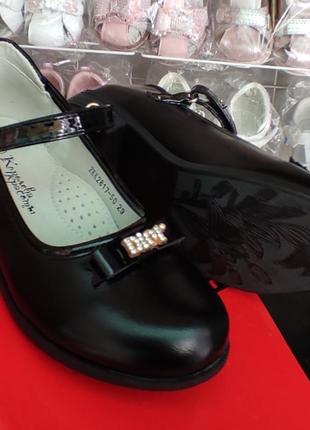 Черные туфли школьные для девочки на каблуке dior с высоким задником (5 см)1 фото
