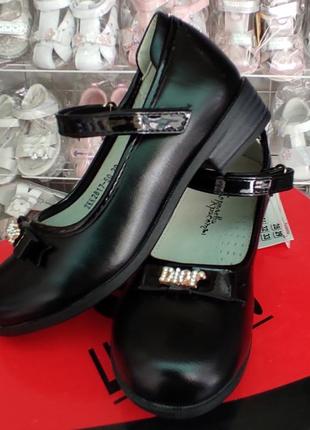 Черные туфли школьные для девочки на каблуке dior с высоким задником (5 см)3 фото