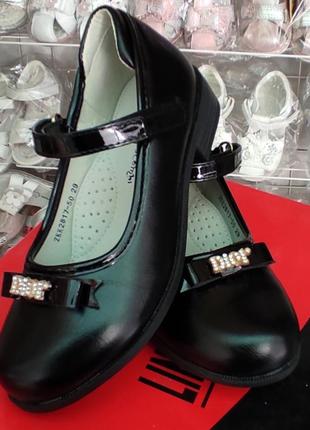 Черные туфли школьные для девочки на каблуке dior с высоким задником (5 см)7 фото