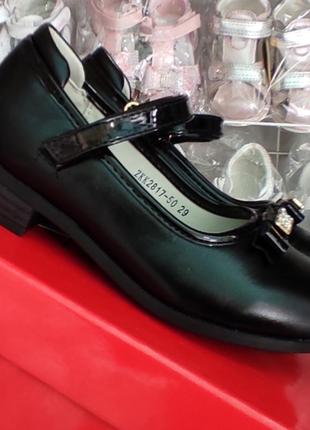 Черные туфли школьные для девочки на каблуке dior с высоким задником (5 см)9 фото