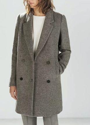 Актуальное утепленное на меху весенне двубортное пальто с накладными карманами zara1 фото