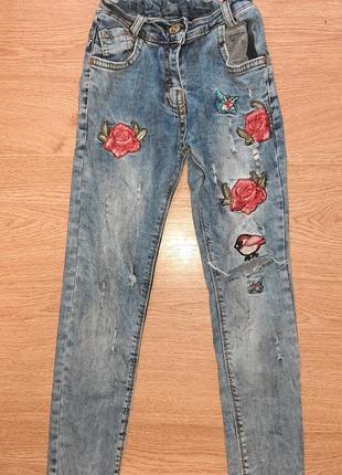 Стильні джинси з вишивкою