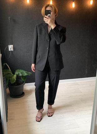 Черный шерстяной костюм пиджак и брюки