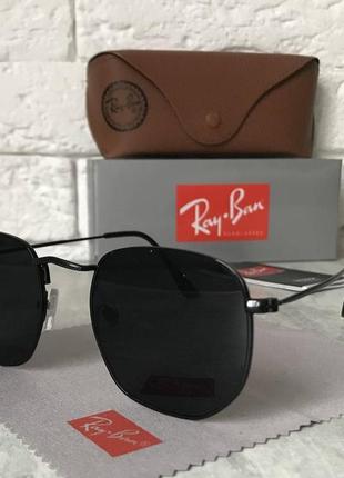 Классные  солнцезащитные очки ray ban. новые в упаковке.