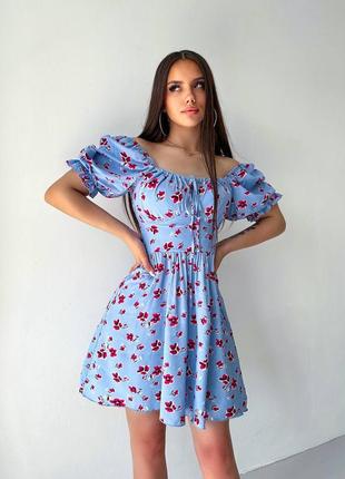 Платье с красными цветками короткая спинка на резинках на груди завязка платья мини бежевая голубая стильная4 фото