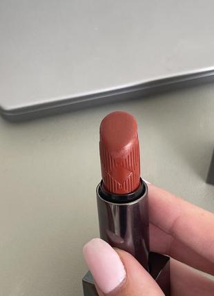 Червона бордова винна кремова помада для губ бордо burberry kisses lipstick – russet no.934 фото