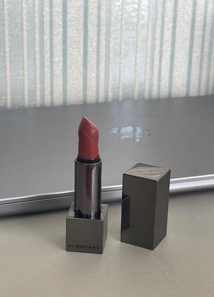 Червона бордова винна кремова помада для губ бордо burberry kisses lipstick – russet no.93