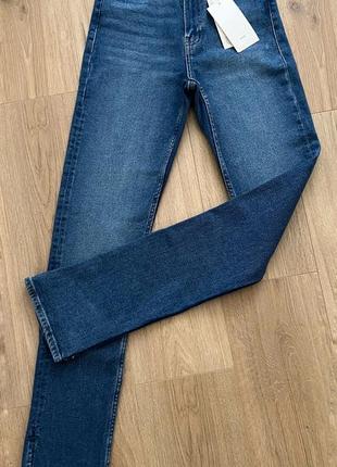 Прямые джинсы с разрезами сбоку2 фото