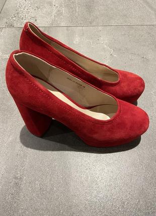 Продам туфли на каблуке