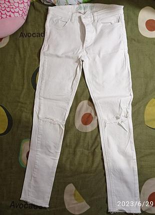Модные белые джинсики