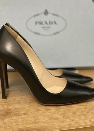 Туфлі prada