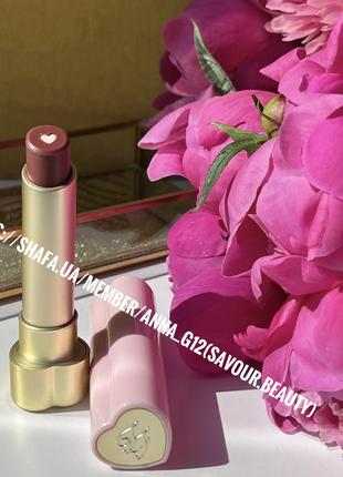 Too faced heart core lipstick sweet tea - кремова помада у відтінку sweet tea