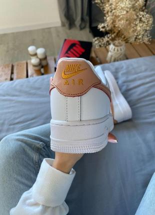 Женские кроссовки nike air force 1 07 rust pink снижка sale / smb3 фото