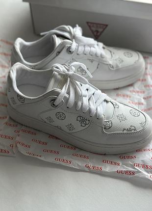 Кросівки guess