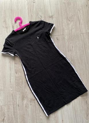 Красивое платье спорт по фигуре фирменная черная с белым краем 10 м1 фото