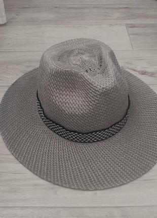 Летняя вязаная шляпа федора серая с лентой (958)