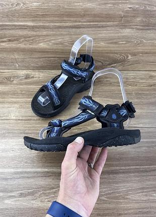 Босоножки teva