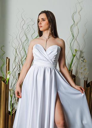 Атласное вечернее платье