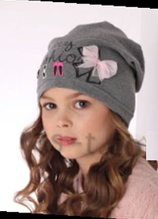 Сіра шапка для дівчинки