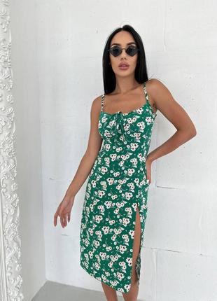 Женское стильное легкое платье на лето платье с разрезом на бретелях в цветочный принт зеленая6 фото