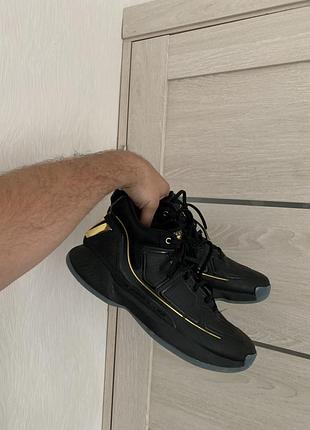 Мужские баскетбольные кроссовки adidas