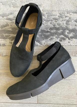 Чудові туфлі з нубука clarks 5/24.5🖤
