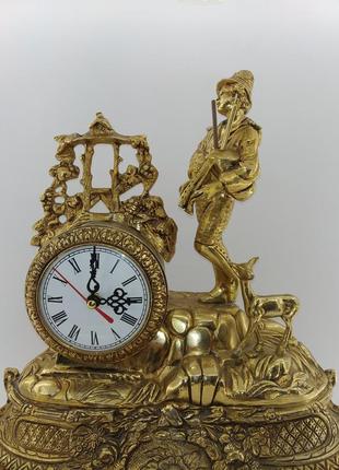 Бронзовые каминные часы на мраморе "музыкант" арт. 0355