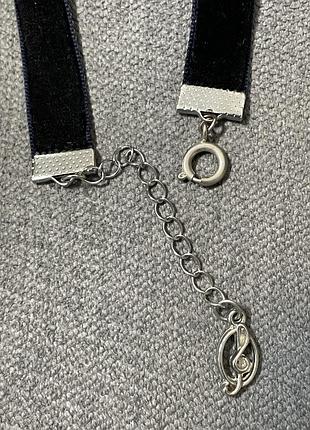 Минималистичный бархатный черный чокер stradivarius