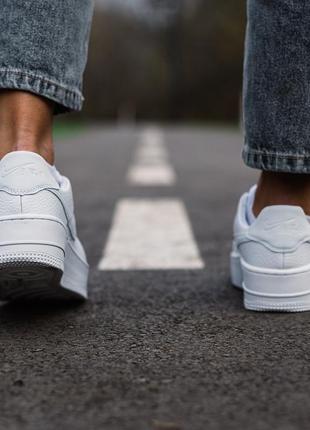 Шикарные женские кроссовки nike air force 1 platform white4 фото